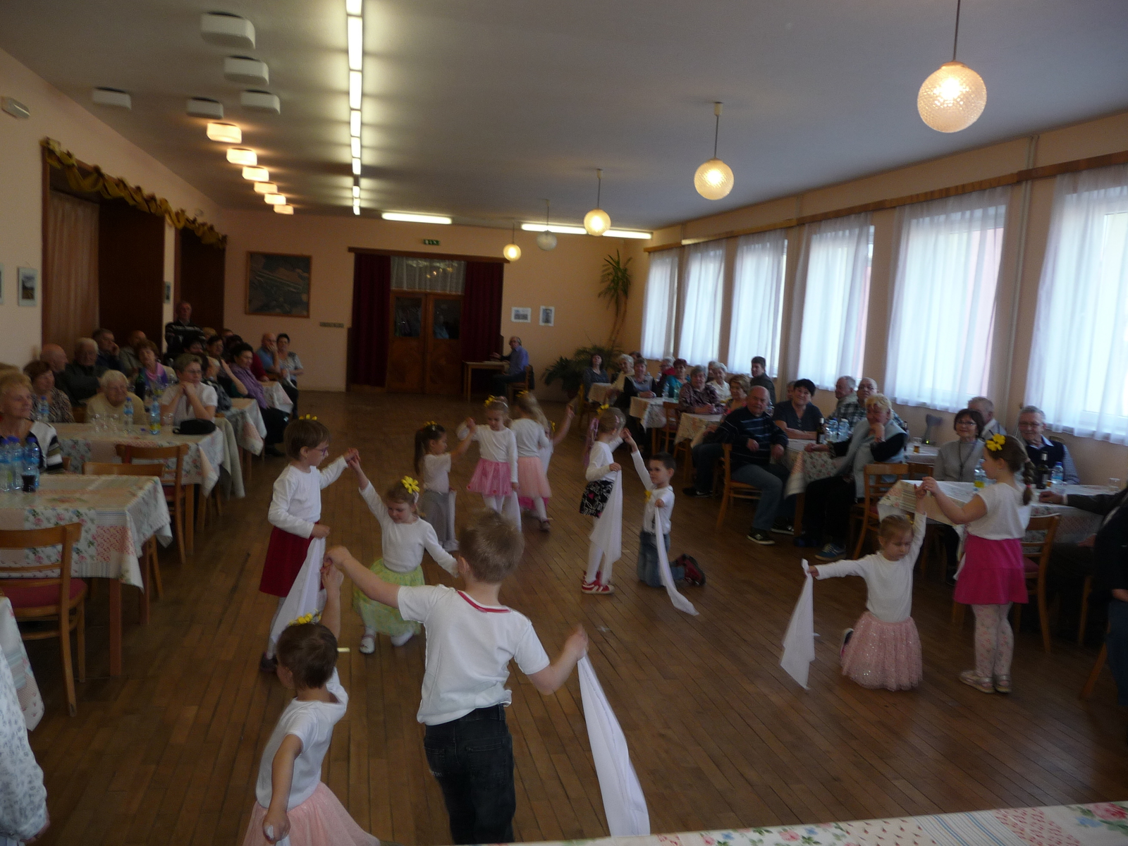 DAROVALI JSME KOUSEK JARA